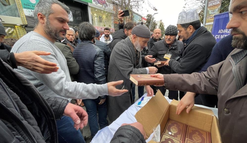 Çark'ta 500 Kur'an-ı Kerim dağıttılar
