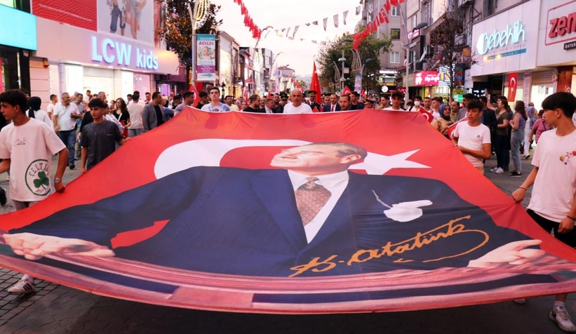 Çark'ta Fener Alayı düzenlendi