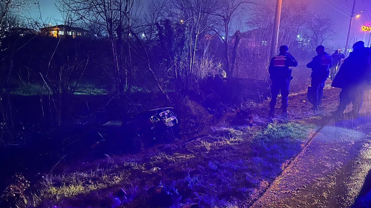 Çarpışan araçlar kanala uçtu: 6 yaralı