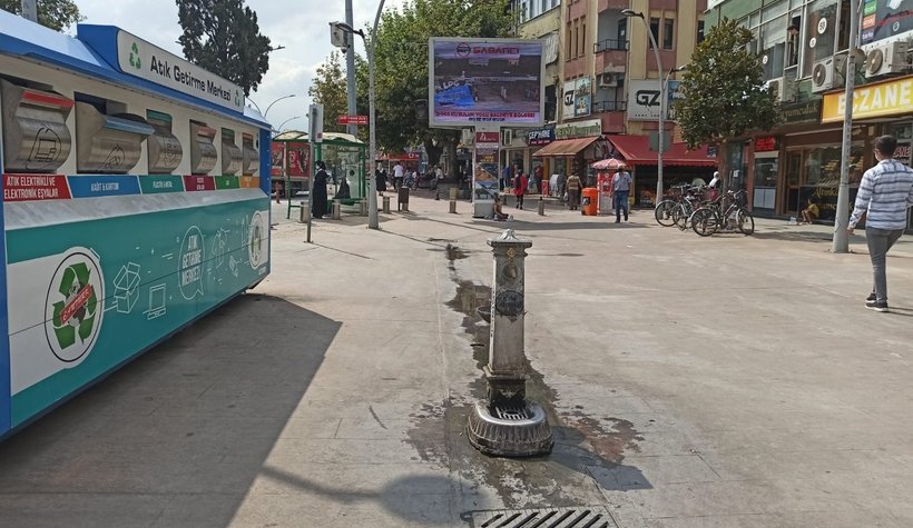 Çarşı içindeki çeşmeyi kırdılar