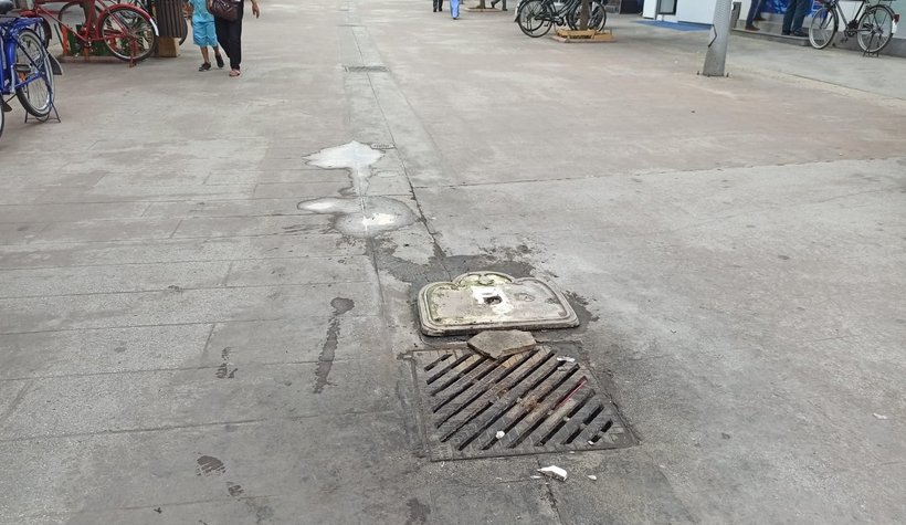 Çarşı içindeki çeşmeyi kırdılar