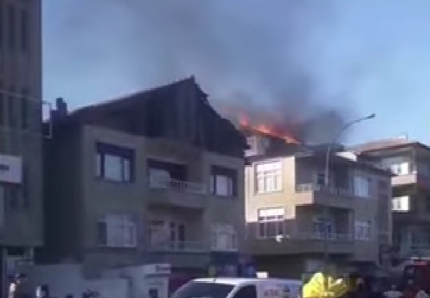 Çatı katı yandı