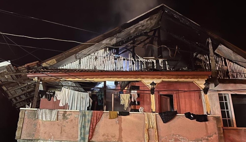 Çatıda çıkan yangın paniğe neden oldu