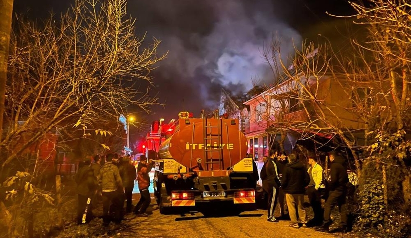 Çatıda çıkan yangın paniğe neden oldu