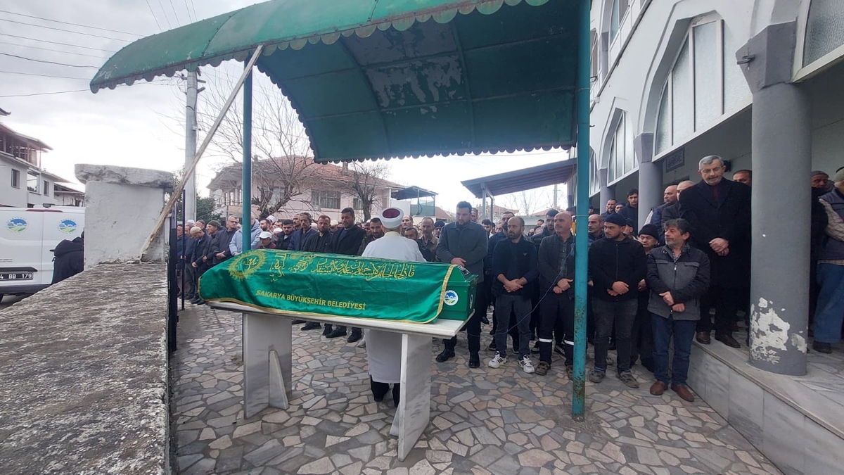 Çatıdan düşen yaşlı adam toprağa verildi