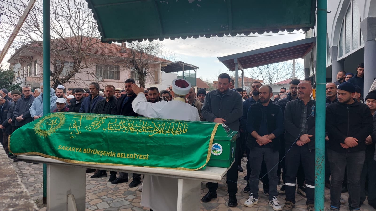 Çatıdan düşen yaşlı adam toprağa verildi