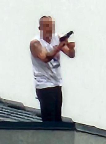 Çatıya çıkıp ateş açan ihraç polis tutuklandı