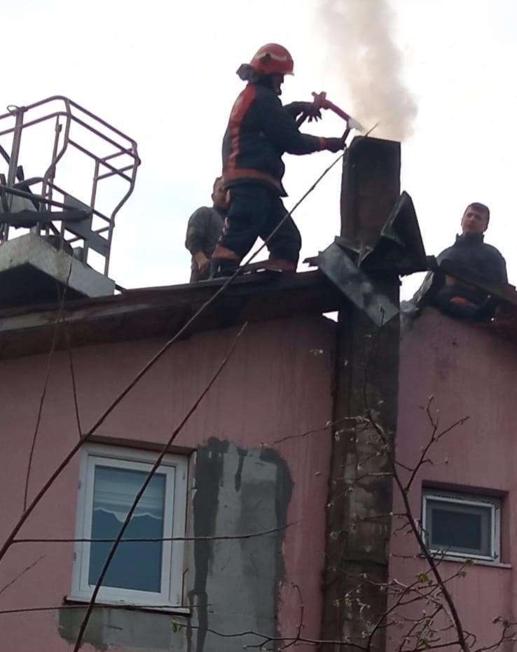 Çatıya sıçramadan itfaiye yetişti
