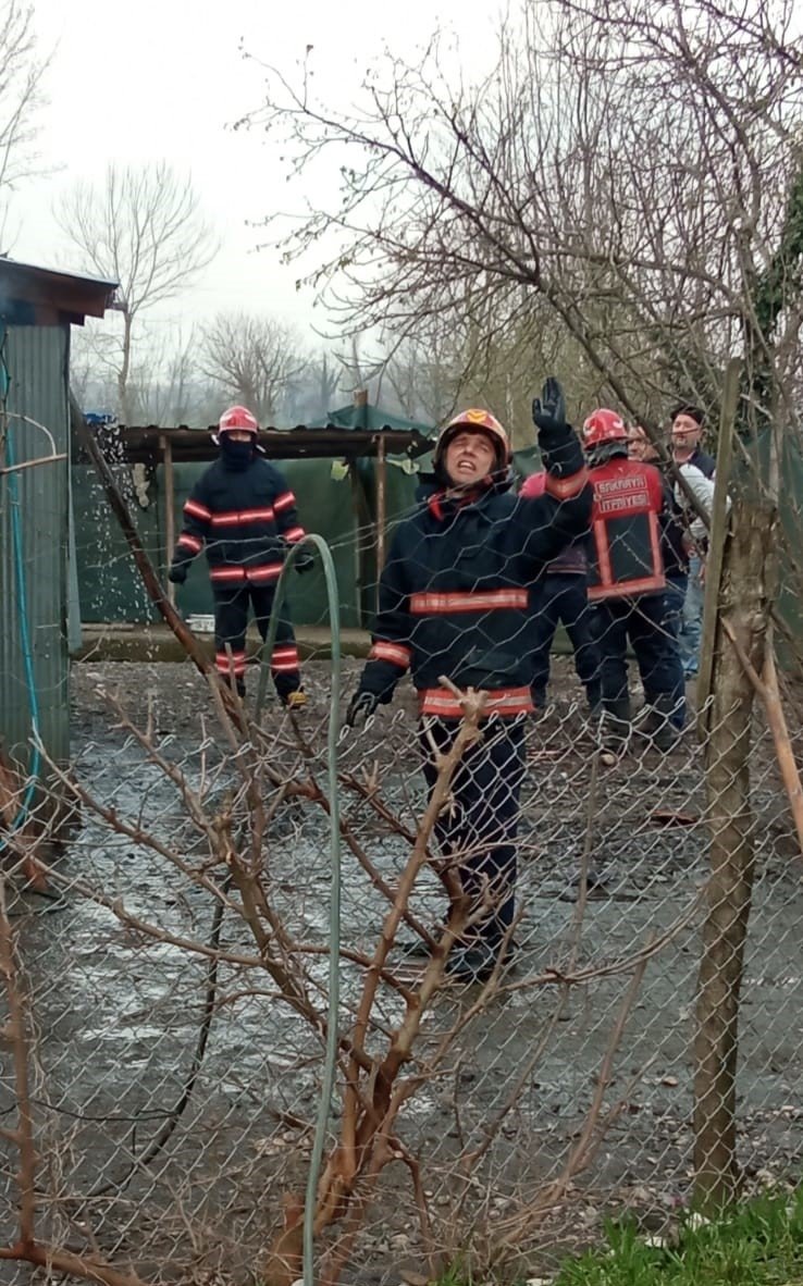 Çatıya sıçramadan itfaiye yetişti
