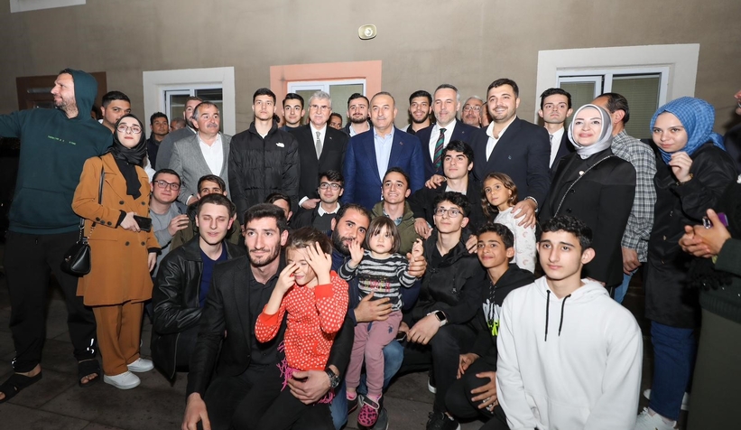 Çavuşoğlu gençlerle sahur yaptı