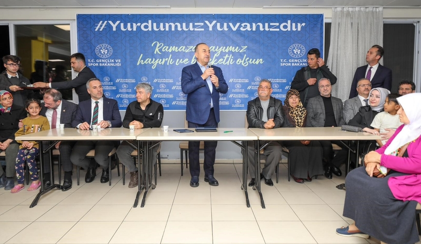 Çavuşoğlu gençlerle sahur yaptı