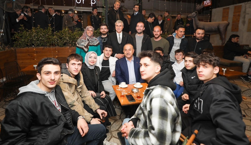 Çavuşoğlu gençlerle sahur yaptı