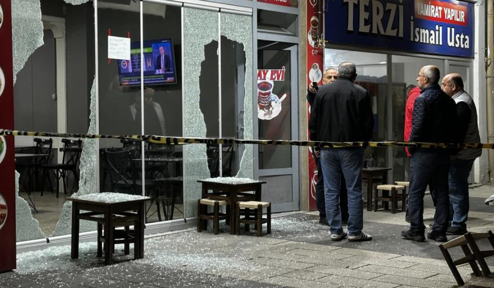 Çay ocağına kurşun yağdırdı