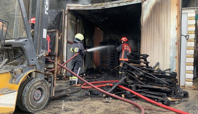 Çelik palet fabrikasında yangın