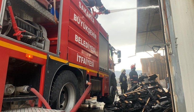 Çelik palet fabrikasında yangın