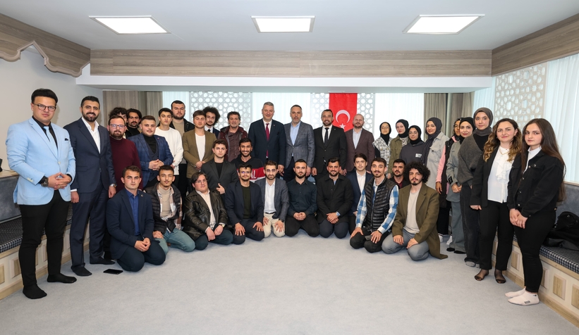 celik-ve-tever-genclik-merkezini-ziyaret-ettiyy9qrjrxtt