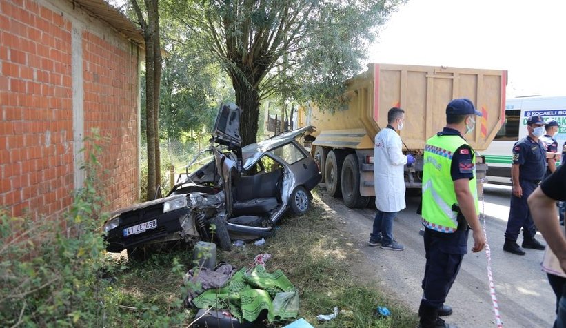 Cenaze törenine giderken feci kazada canından oldu