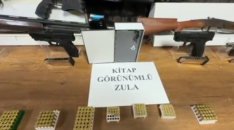 Cephanelik gibi evden suikast silahı çıktı