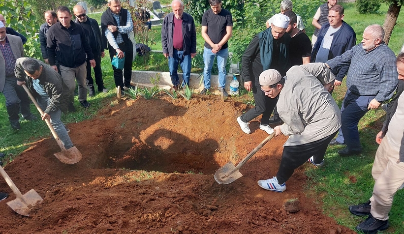 cesminaz-aydogdu-dualarla-defnedildiv3zzzta0cg