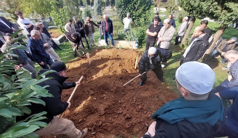 cesminaz-aydogdu-dualarla-defnedildiv3zzzta0cg