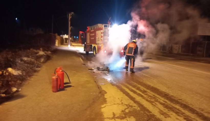 Çevirmeye takıldı kızıp motorunu yaktı