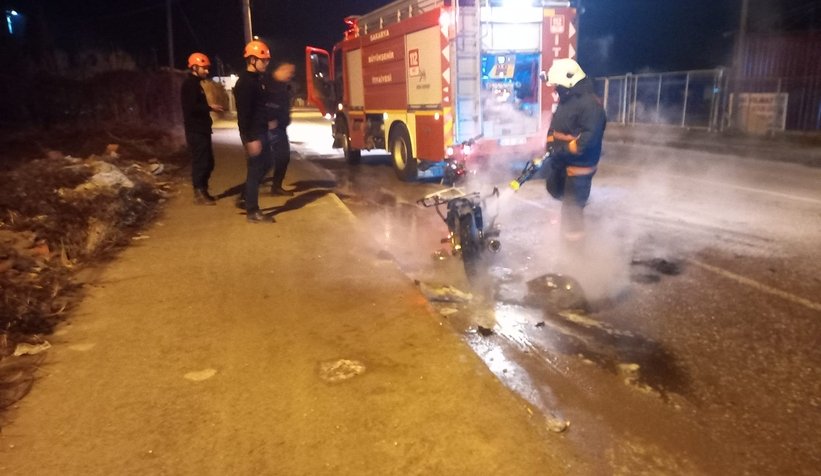 Çevirmeye takıldı kızıp motorunu yaktı