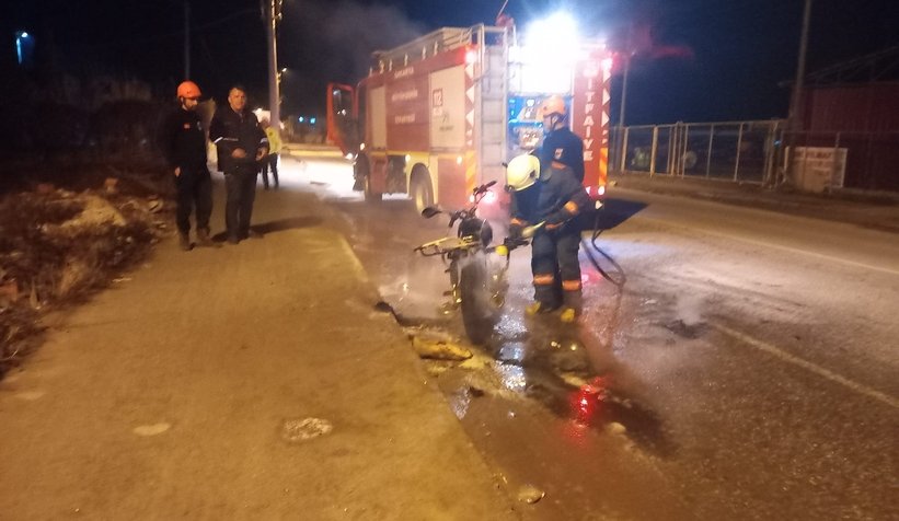 Çevirmeye takıldı kızıp motorunu yaktı