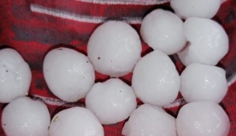 Ceviz büyüklüğünde dolu yağdı