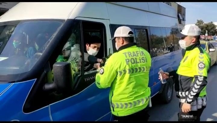 Ceza yazılacak sandılar ama ikramla karşılaştılar