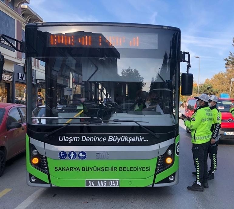 Ceza yazılacak sandılar ama ikramla karşılaştılar