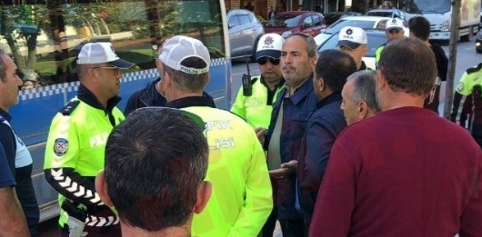 Cezaya kızan minibüsçülerden eylem