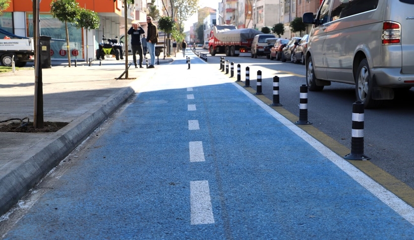 Çift yönlü bisiklet yolu esnafı mağdur etti