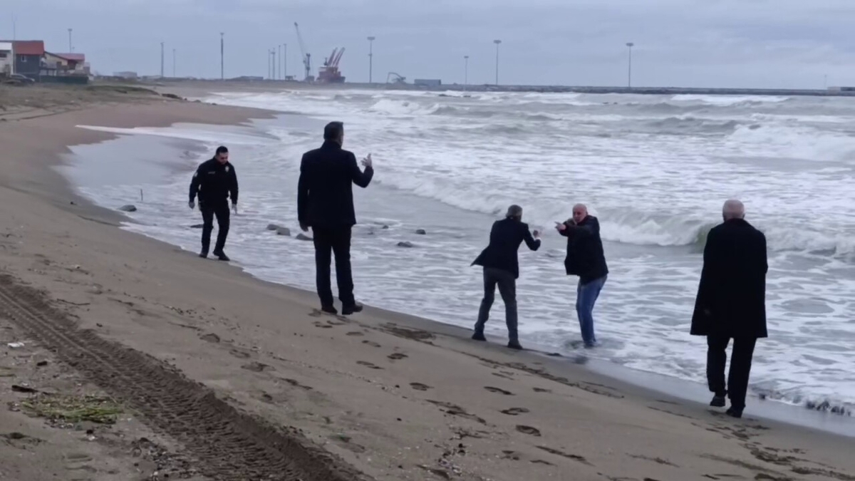 Cinnet gerirdi, denize atlamak istedi