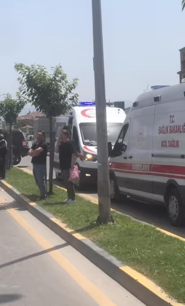 cip-ile-yolcu-minibusu-carpisti-7-yaralid3a1efgrsl