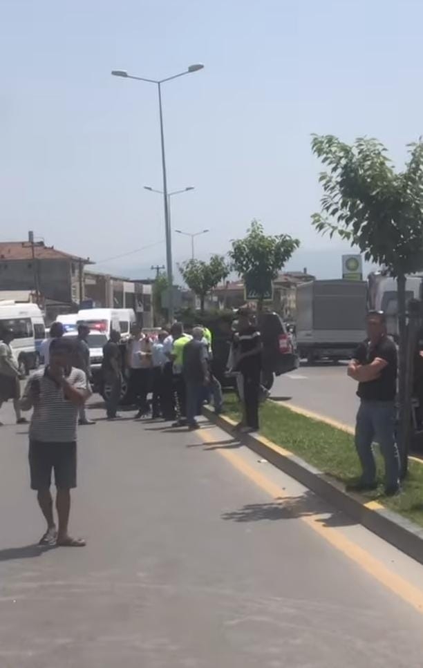 cip-ile-yolcu-minibusu-carpisti-7-yaralid3a1efgrsl