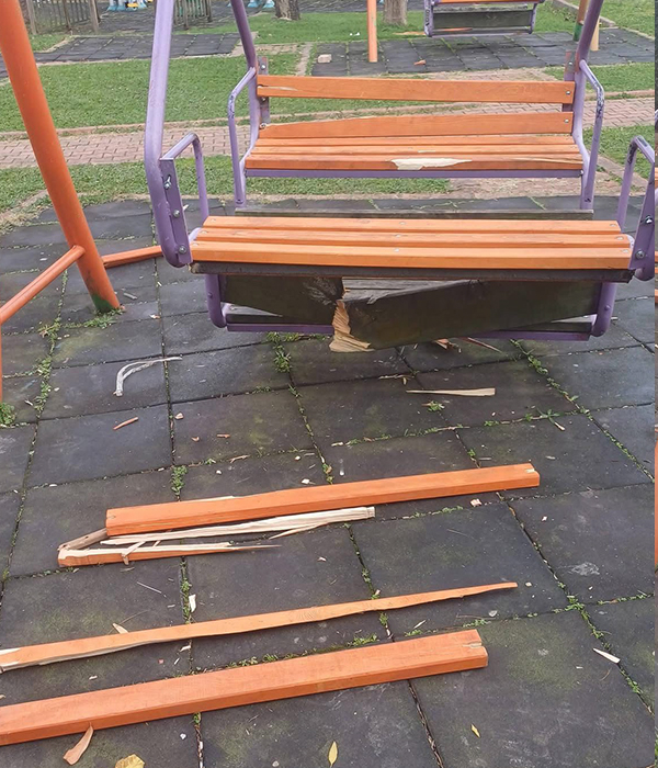 cocugu-salincaktan-dustu-balyozla-parki-parcaladic1jkckrjdx