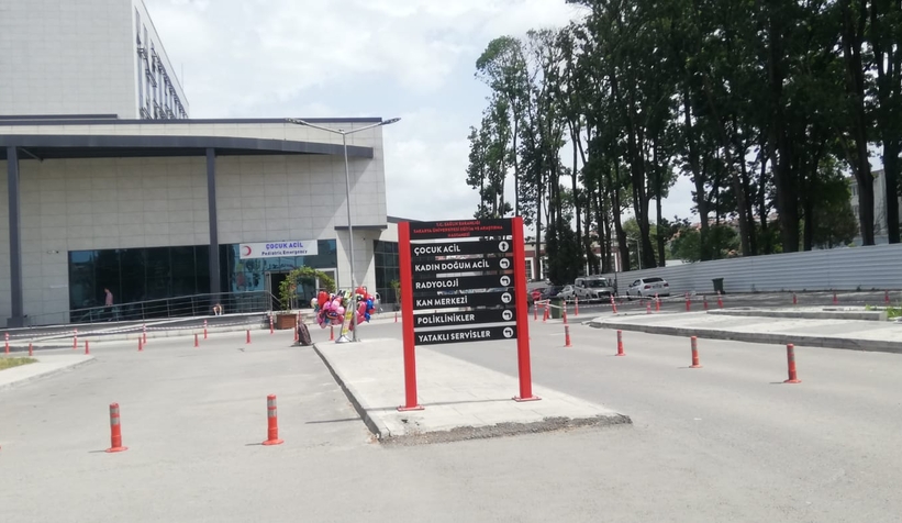 cocuk-acil-onunde-balon-satisina-tepkiyunkslersv