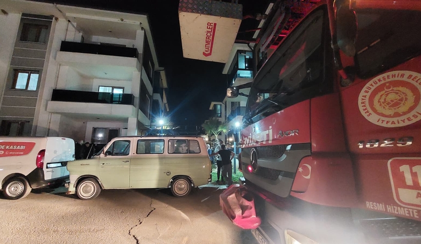 cocuk-evde-kilitli-kaldi-itfaiye-yardima-kostuy2u2zss2cx