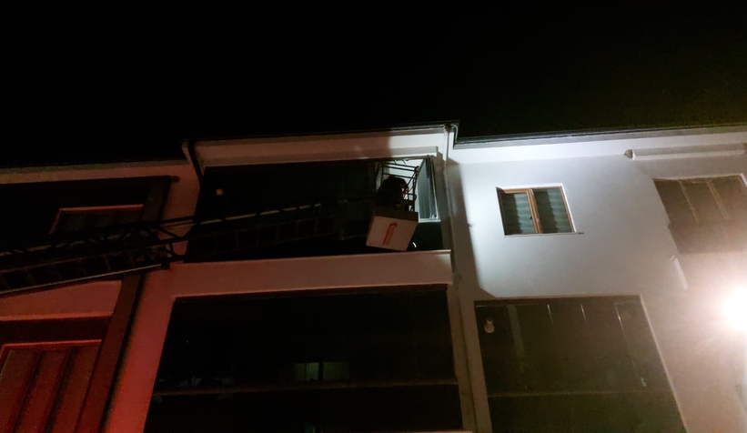 cocuk-evde-kilitli-kaldi-itfaiye-yardima-kostuy2u2zss2cx