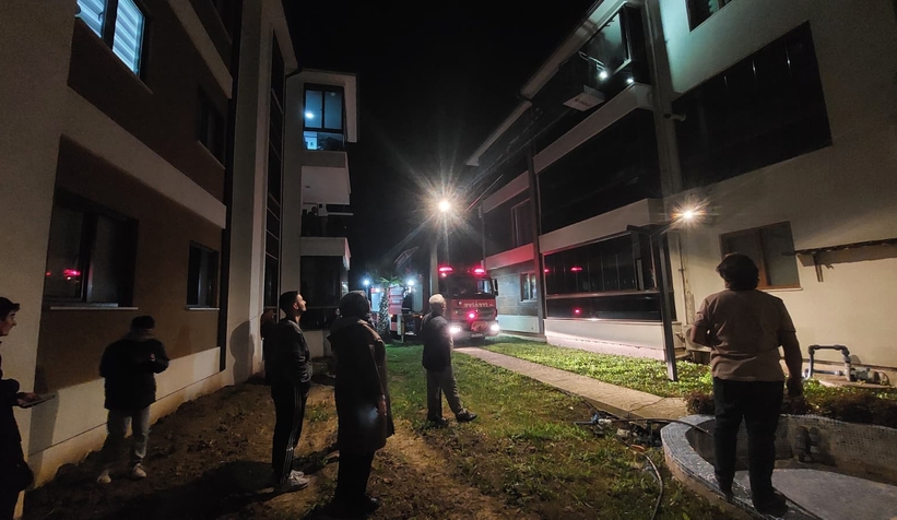 cocuk-evde-kilitli-kaldi-itfaiye-yardima-kostuy2u2zss2cx