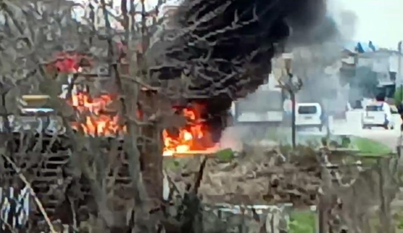 Çocuk parkı alev alev yandı