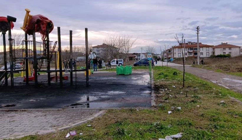 Çocuk parkı alev alev yandı