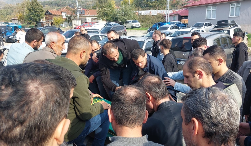 cocuk-surucunun-hayattan-kopardigi-2-yasindaki-eslem-topraga-verildil3var3h2c0