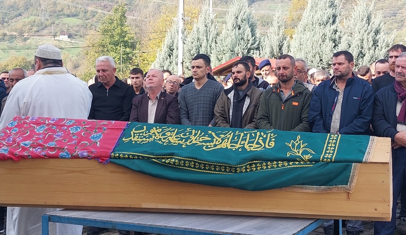 cocuk-surucunun-hayattan-kopardigi-2-yasindaki-eslem-topraga-verildil3var3h2c0