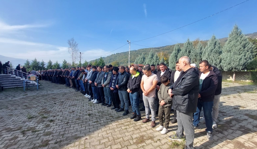 cocuk-surucunun-hayattan-kopardigi-2-yasindaki-eslem-topraga-verildil3var3h2c0