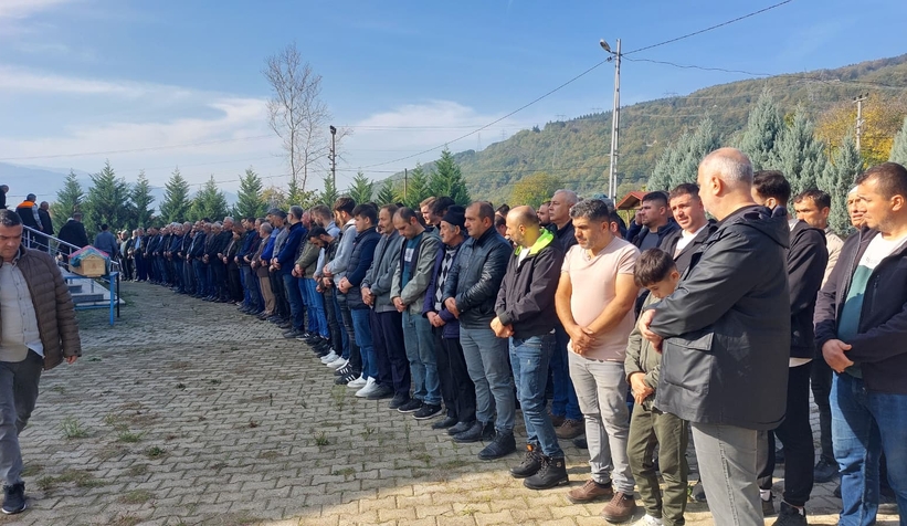 cocuk-surucunun-hayattan-kopardigi-2-yasindaki-eslem-topraga-verildil3var3h2c0