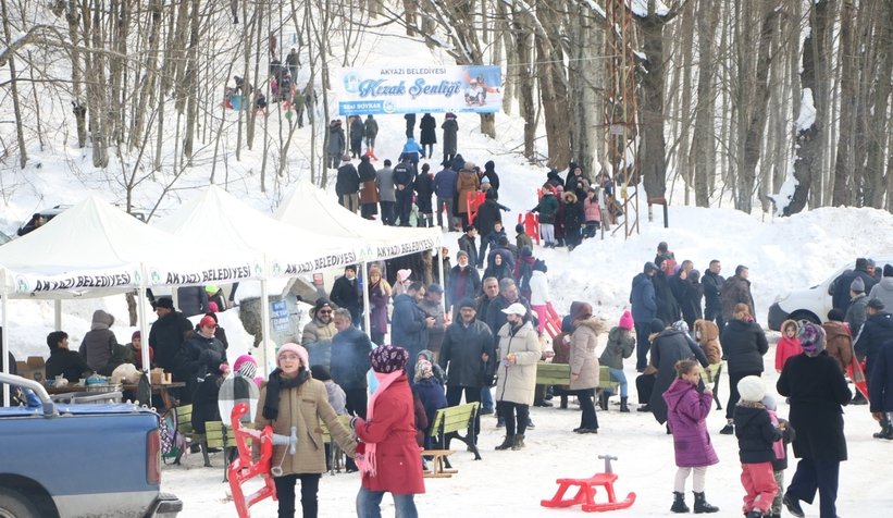 Çocuklar, kızak şenliğinde doyasıya eğlendi