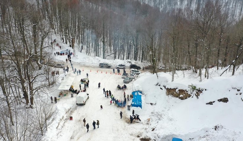 Çocuklar, kızak şenliğinde doyasıya eğlendi