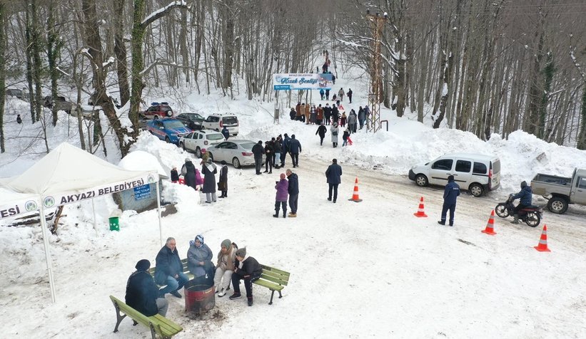 Çocuklar, kızak şenliğinde doyasıya eğlendi