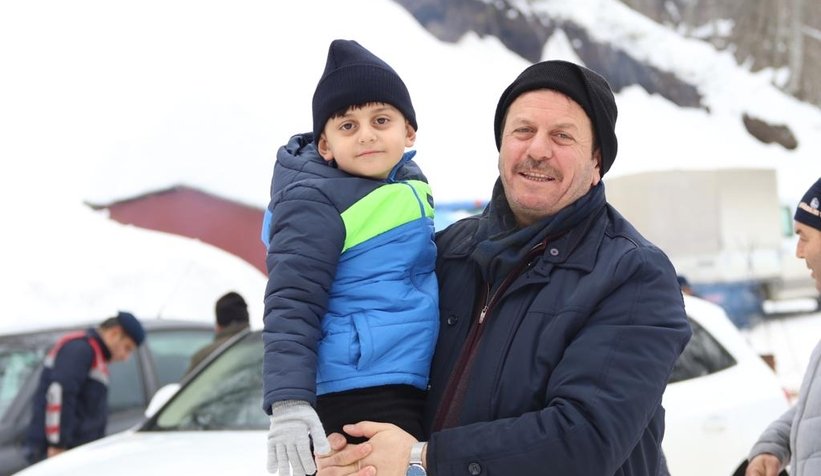 Çocuklar, kızak şenliğinde doyasıya eğlendi